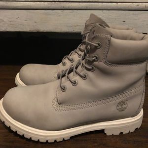 Women’s classic light grey timberlands